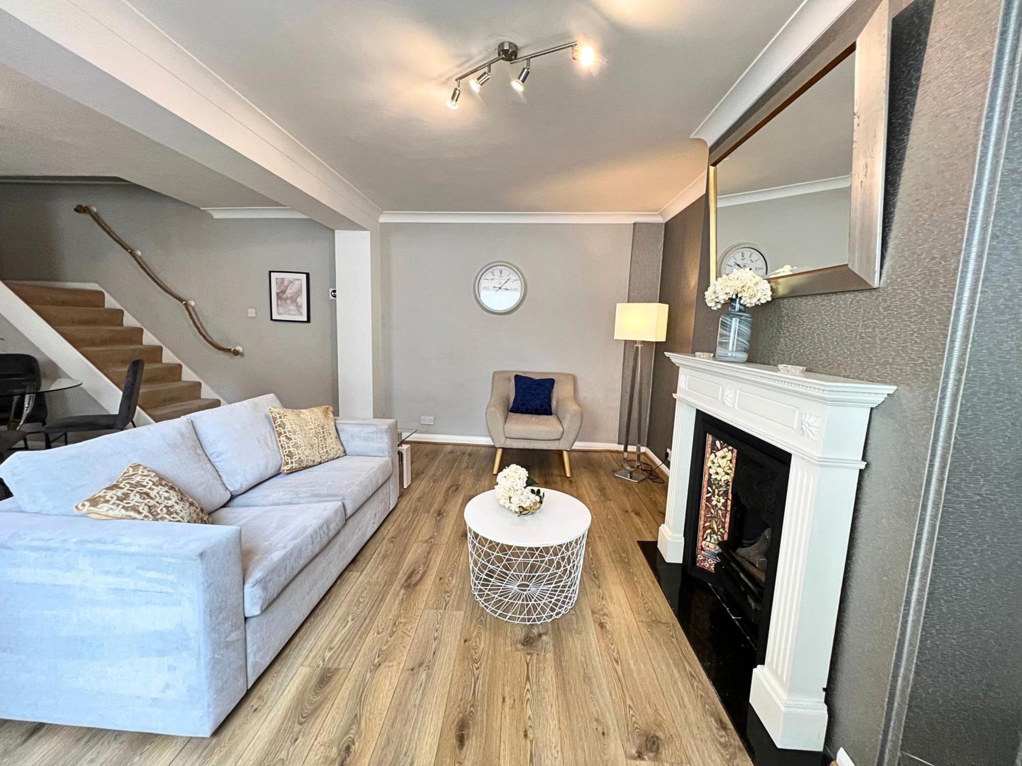 Kensington 2 Bedroom House-big Living Area And Kitchen-harrods-national History Museum-hyde Park-near 2 Underground Lines Vakantiehuis Londen