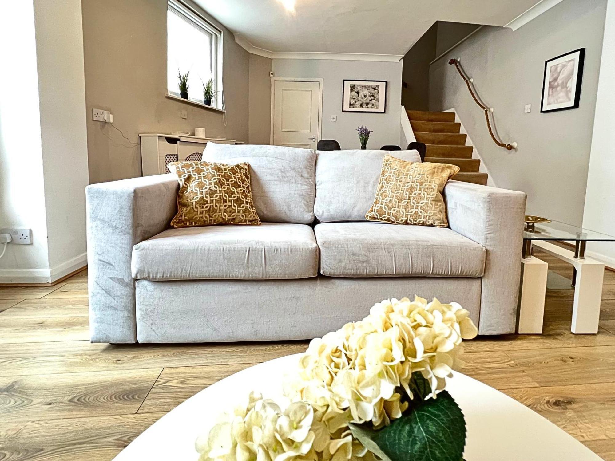Kensington 2 Bedroom House-big Living Area And Kitchen-harrods-national History Museum-hyde Park-near 2 Underground Lines Vakantiehuis Londen