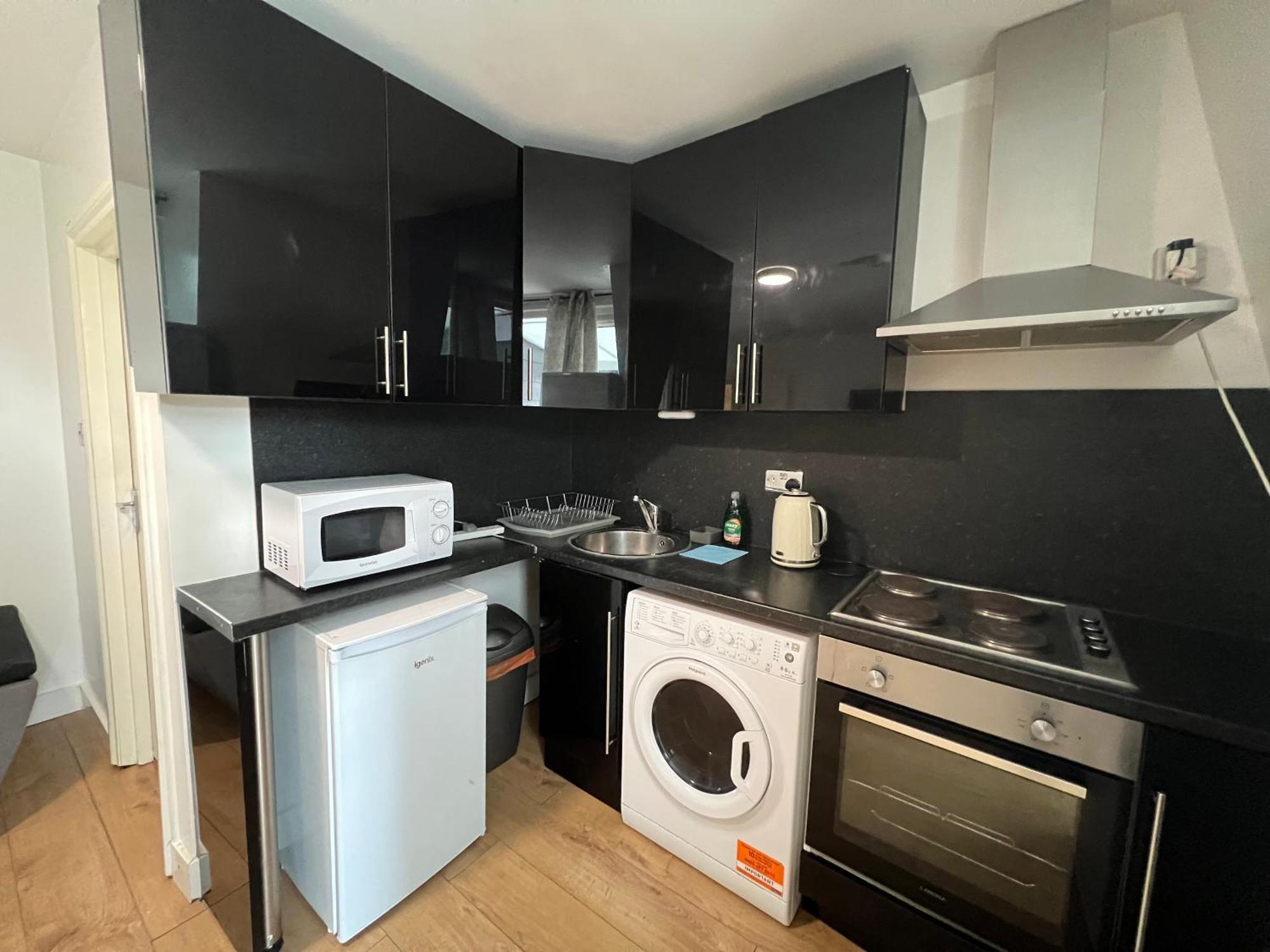 Comfy 2 Bedroom - Finchley Road, Apartamento Londres