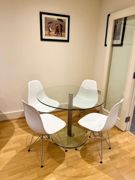 Stunning 2 Bed Thames River View - *
