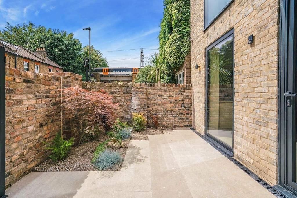 Apartamento Tottenham- Exquisite 4-bed Retreat With Ping Pong And Pool - Sleeps 7, Free Parking, Contractors & Long Welcome *