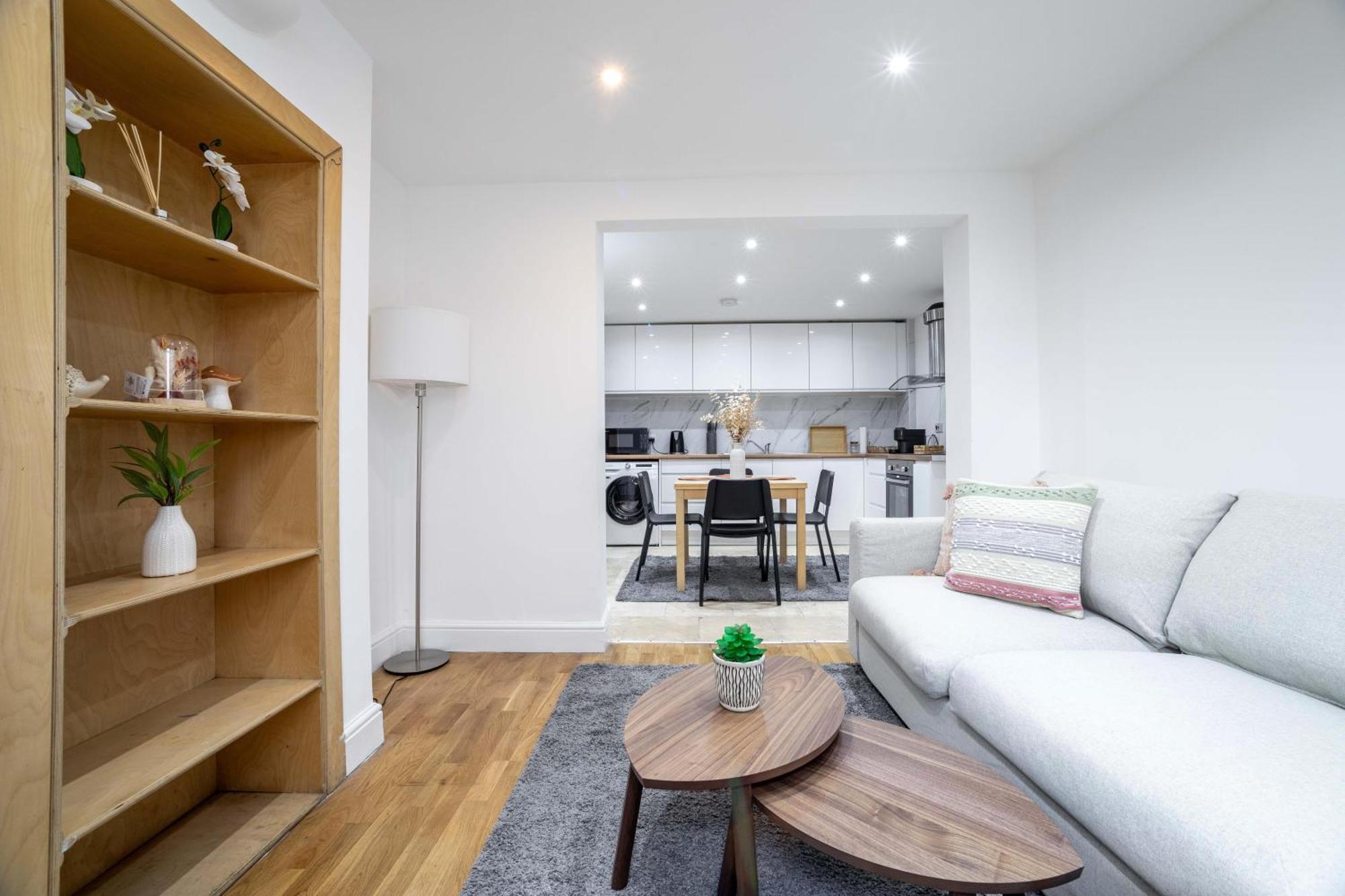3 Bedroom House In Notting Hill *
