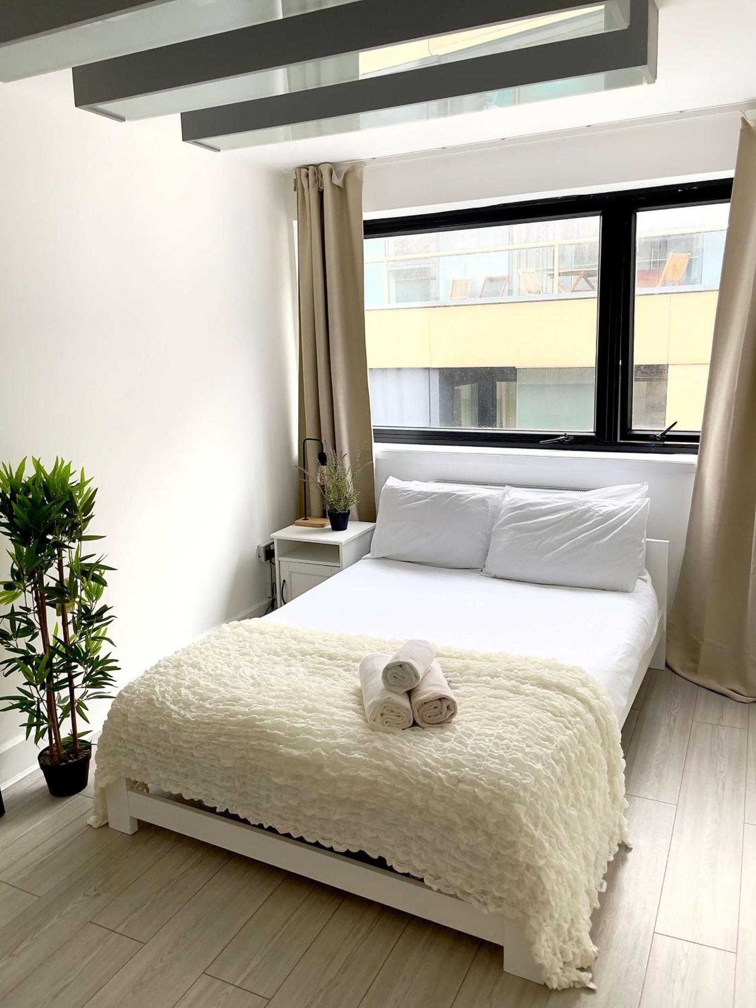 Bright And Beautiful 2bdr Flat *