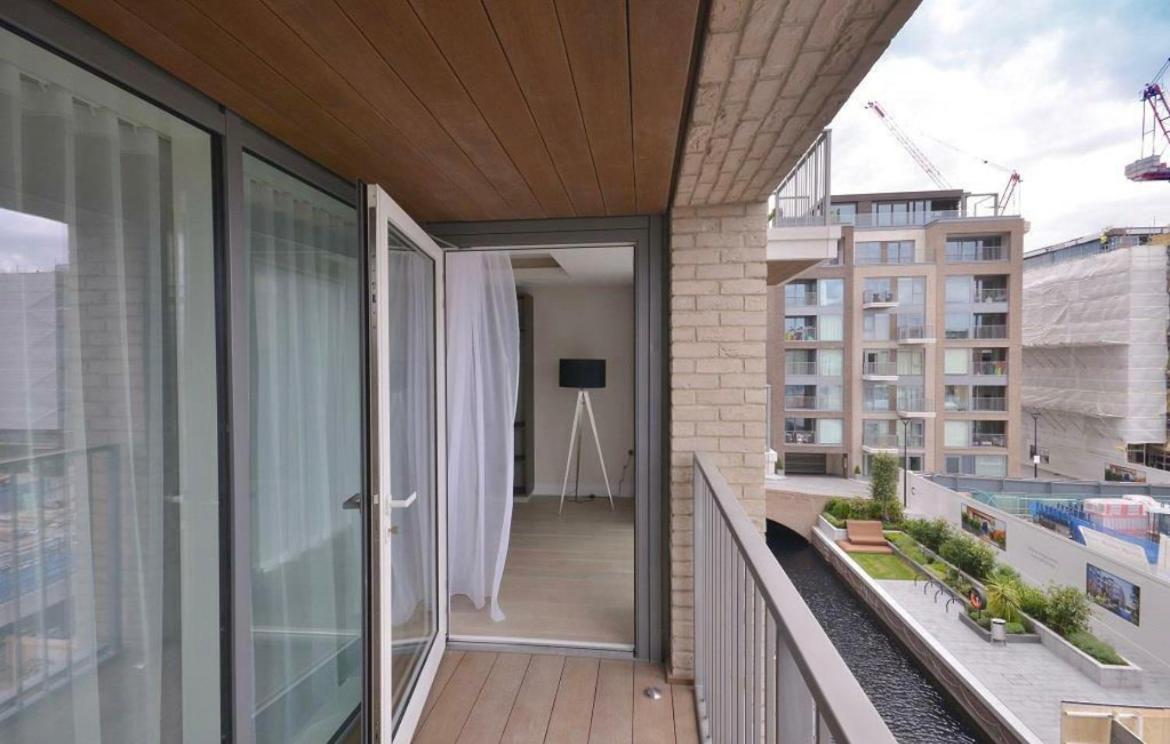 In Luxury Modern With Pool, Gym & Access Séjour chez l'habitant