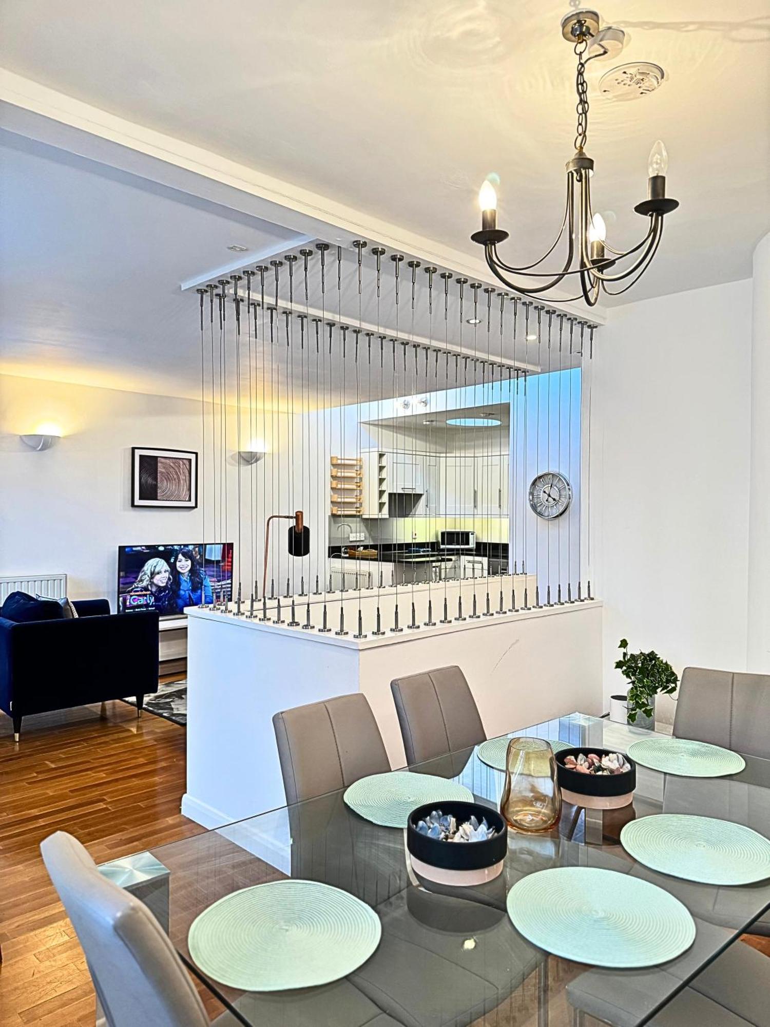 Casa de Férias The Heart Of Kensington Mews - 3 Bedrooms House-private Entrance-hyde Park Walk Away-green Park 9 Minutes Underground- The Of With Glamour Of Kensington