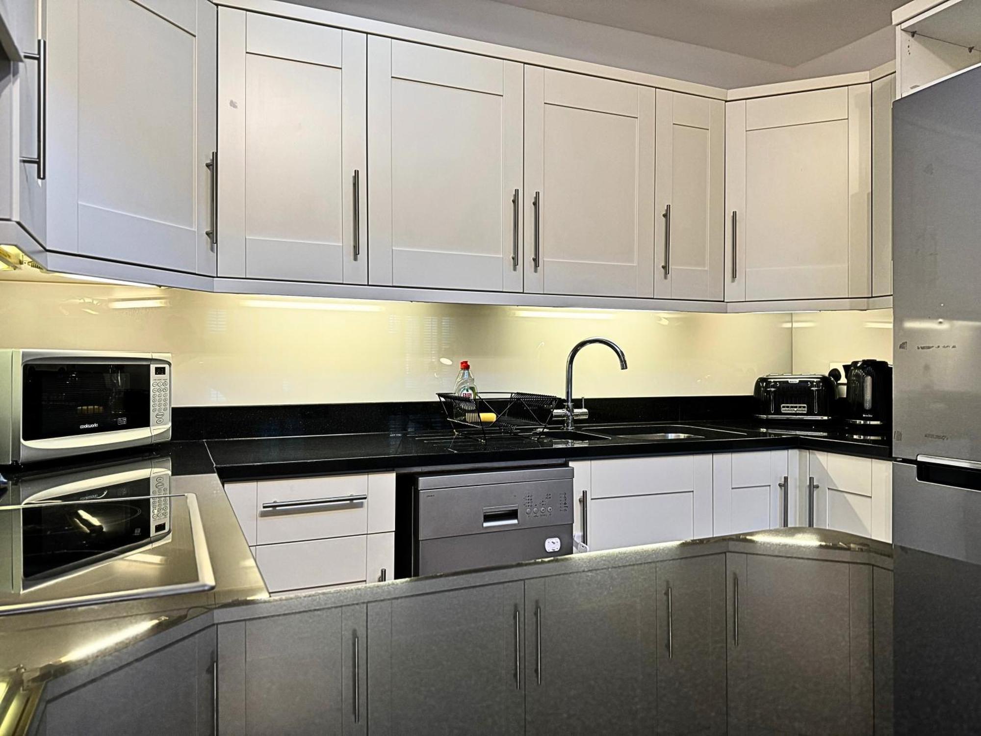 The Heart Of Kensington Mews - 3 Bedrooms House-private Entrance-hyde Park Walk Away-green Park 9 Minutes Underground- The Of With Glamour Of Kensington Casa de Férias *