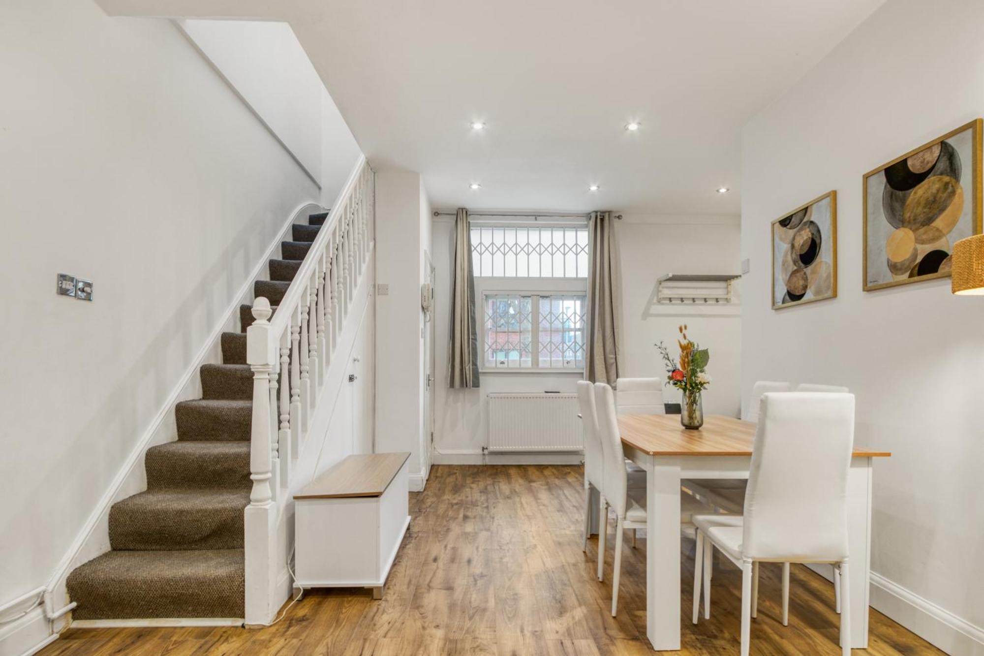 Vibrant 2-bed By Bow Apartamento