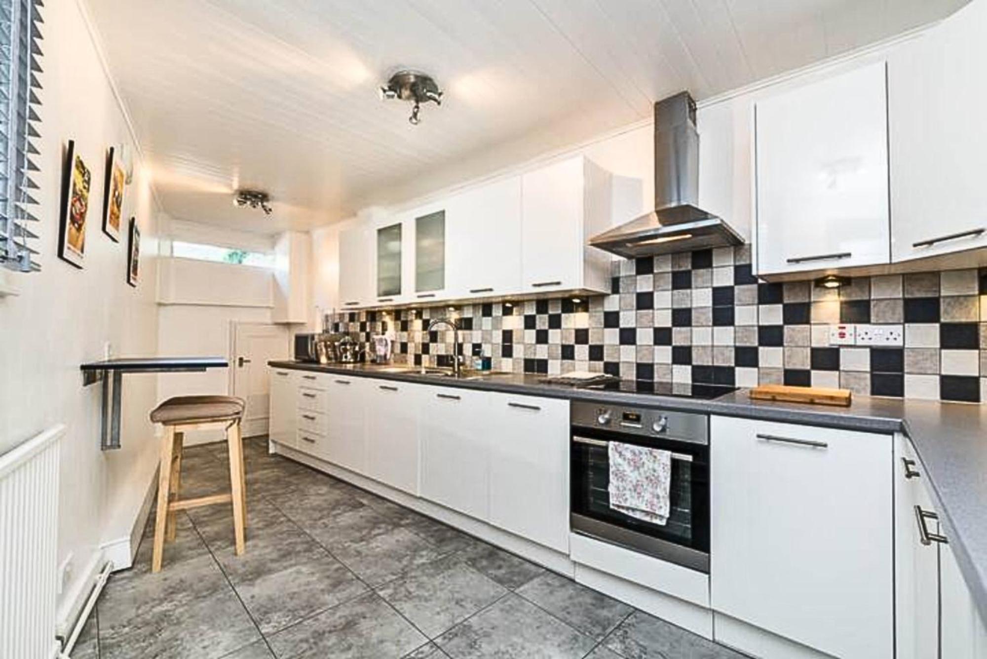 Kensington 2 Bedroom House-big Living Area And Kitchen-harrods-national History Museum-hyde Park-near 2 Underground Lines * Londen