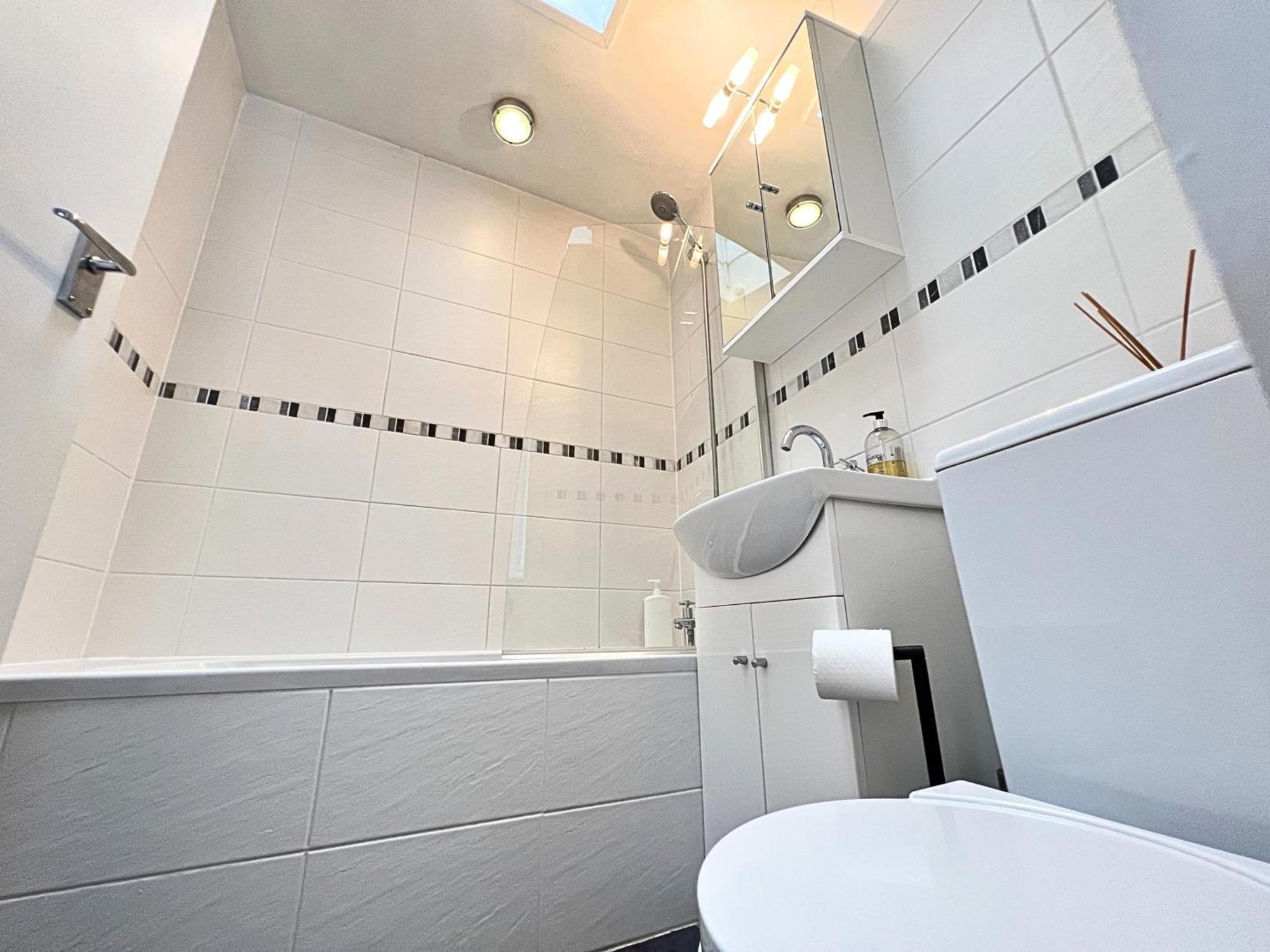 Kensington 2 Bedroom House-big Living Area And Kitchen-harrods-national History Museum-hyde Park-near 2 Underground Lines Londen