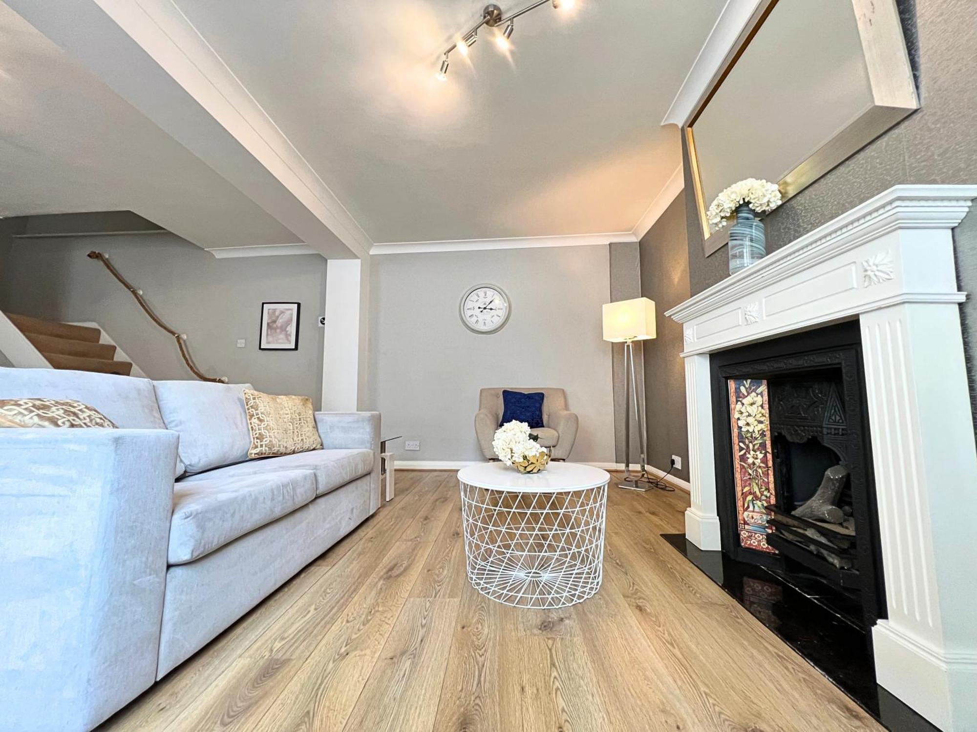 Kensington 2 Bedroom House-big Living Area And Kitchen-harrods-national History Museum-hyde Park-near 2 Underground Lines * Londen