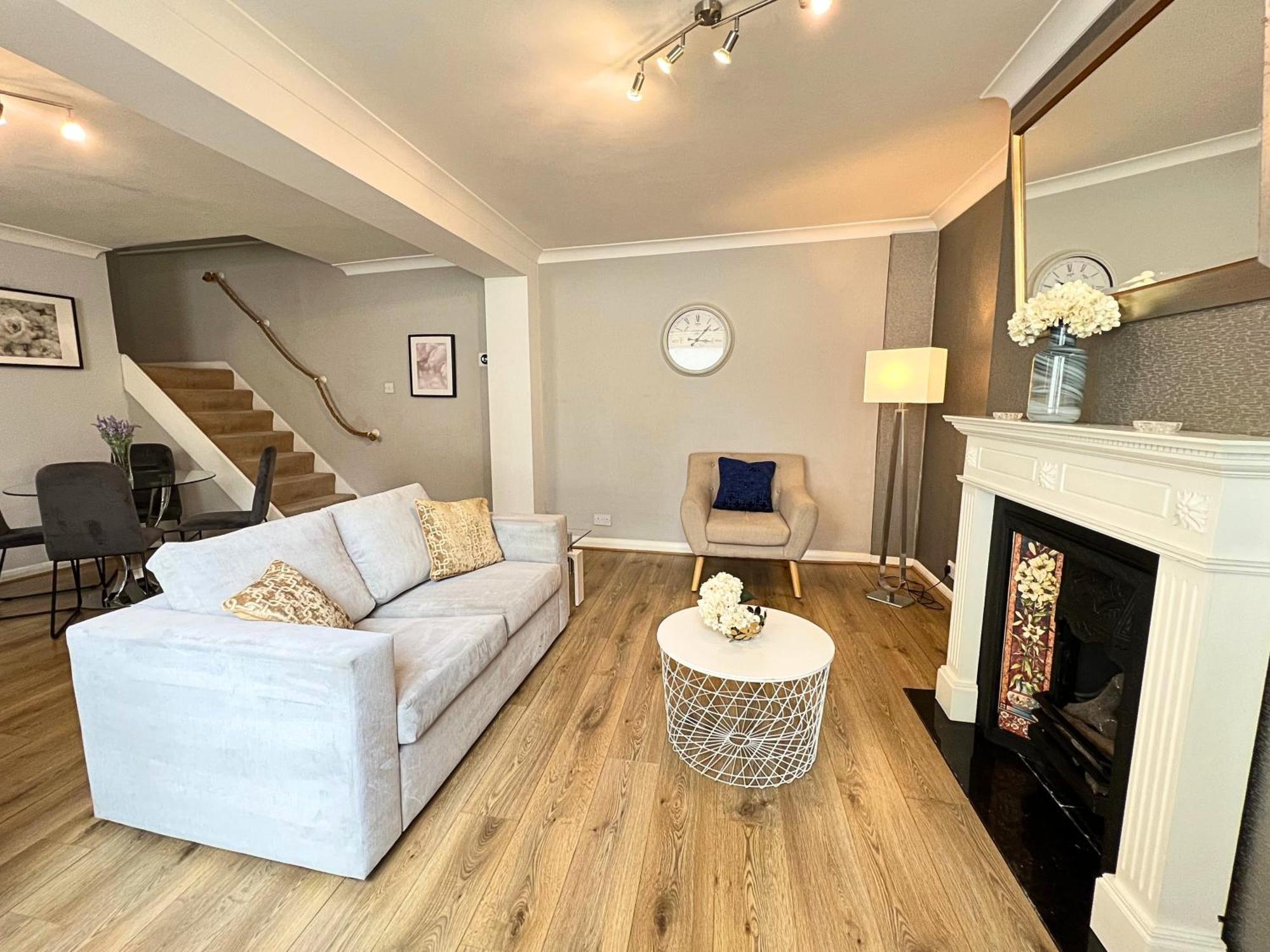 Kensington 2 Bedroom House-big Living Area And Kitchen-harrods-national History Museum-hyde Park-near 2 Underground Lines