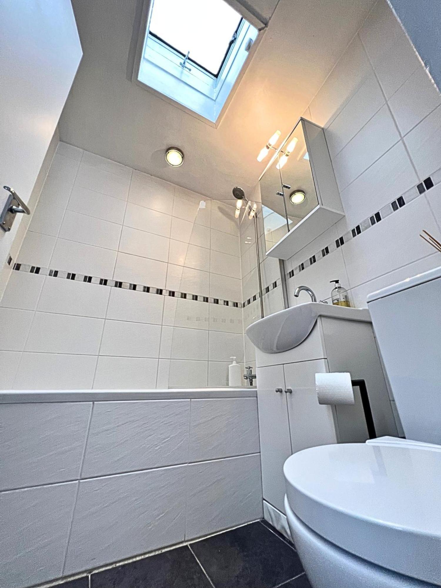 Kensington 2 Bedroom House-big Living Area And Kitchen-harrods-national History Museum-hyde Park-near 2 Underground Lines *