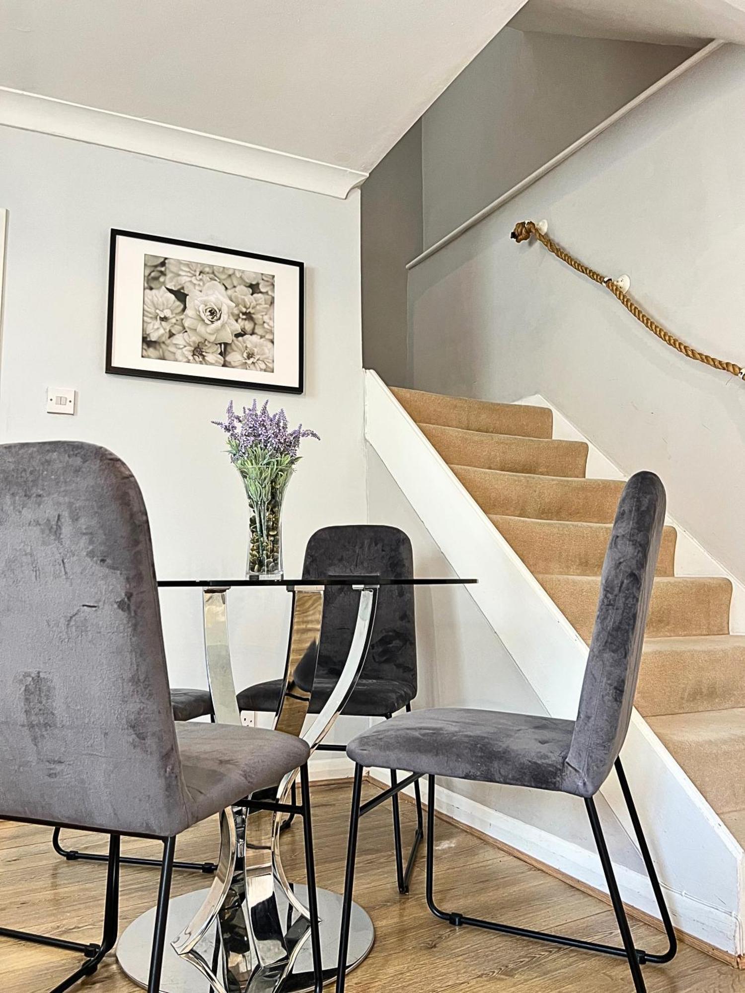 Kensington 2 Bedroom House-big Living Area And Kitchen-harrods-national History Museum-hyde Park-near 2 Underground Lines Londen