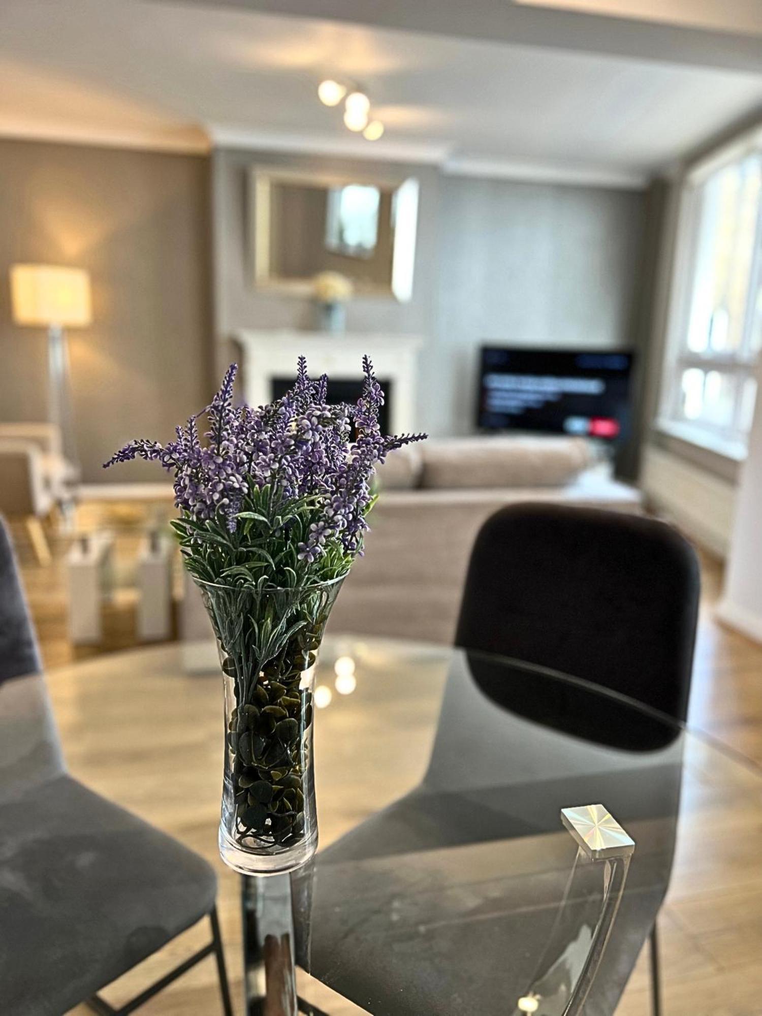 Kensington 2 Bedroom House-big Living Area And Kitchen-harrods-national History Museum-hyde Park-near 2 Underground Lines