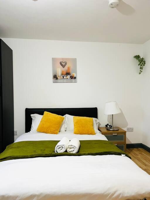 Excellent Two Bedroom Flat In * Londres