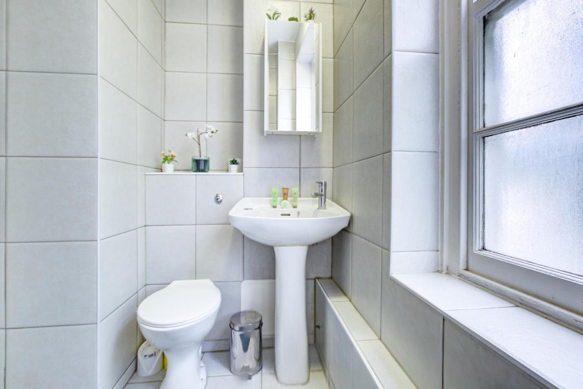Lovely 2- Bedroom In Apartamento