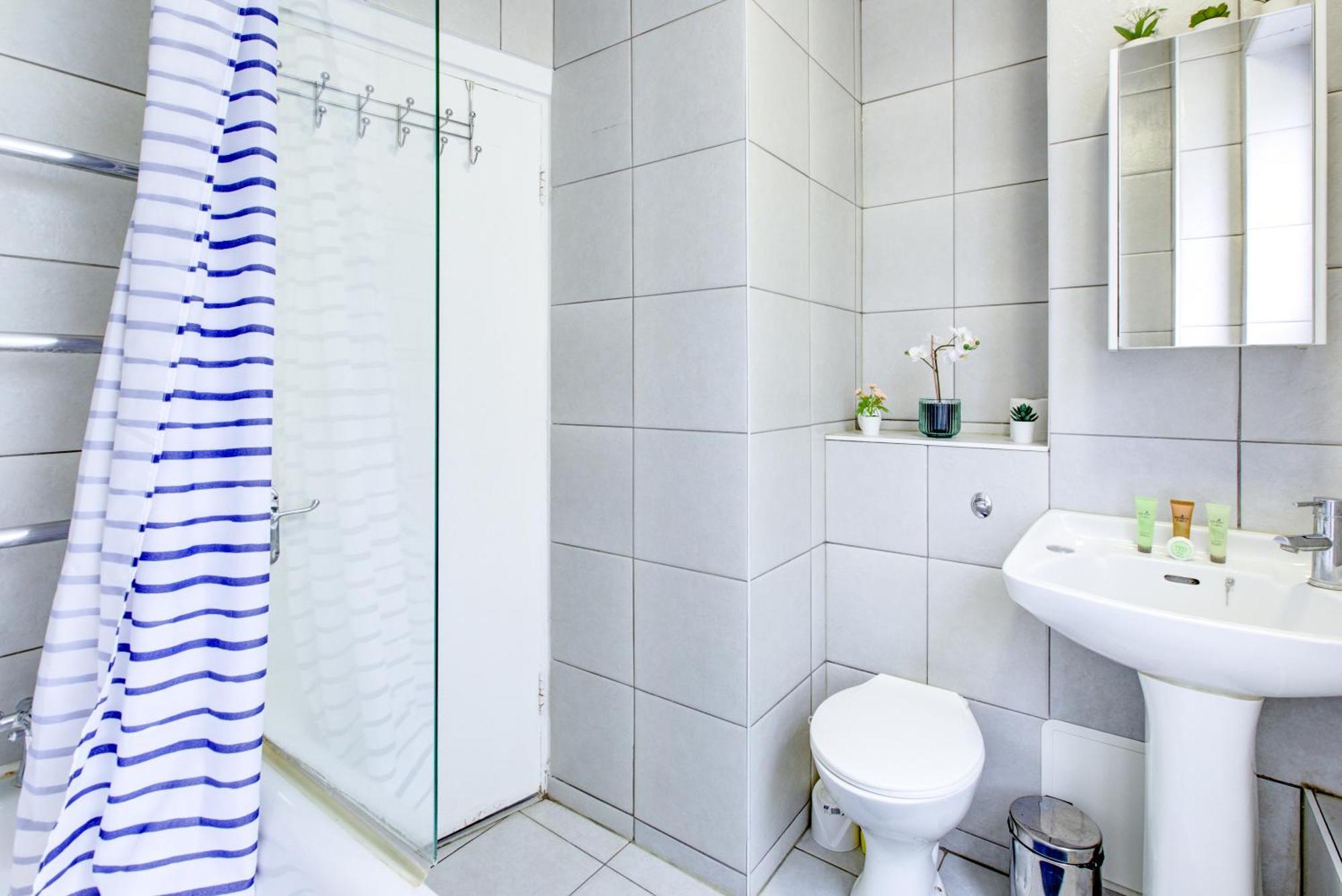 Lovely 2- Bedroom In Londres