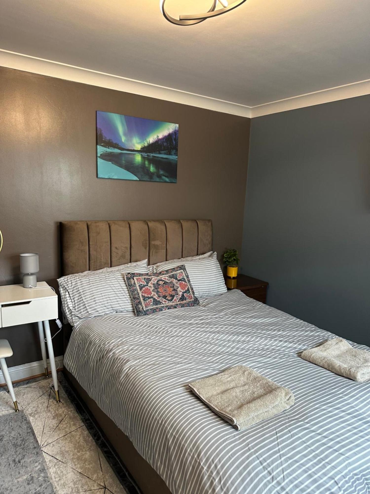 Amazing Ground Floor One Bedroom Forest Road Apartment