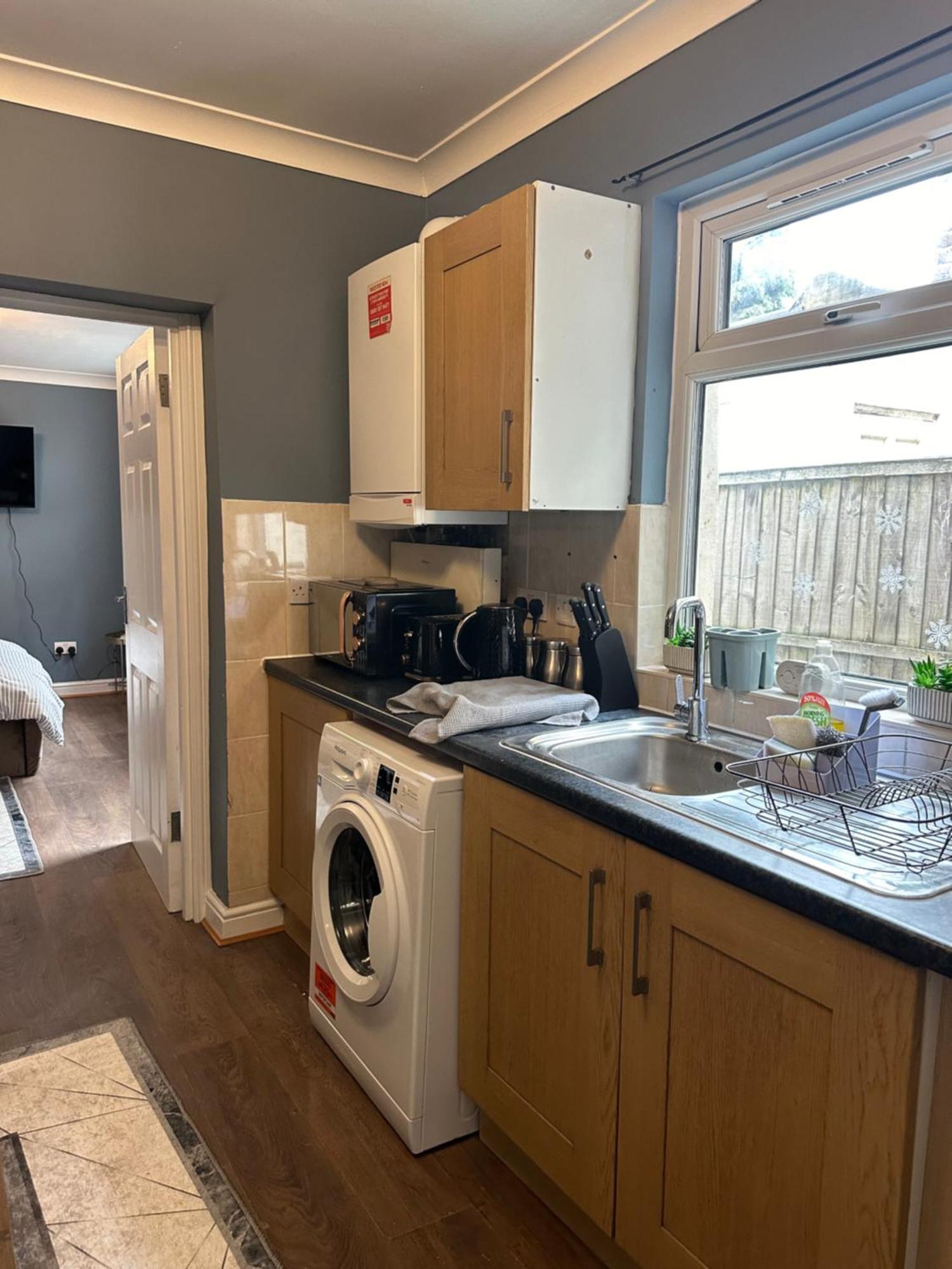 Amazing Ground Floor One Bedroom Forest Road *