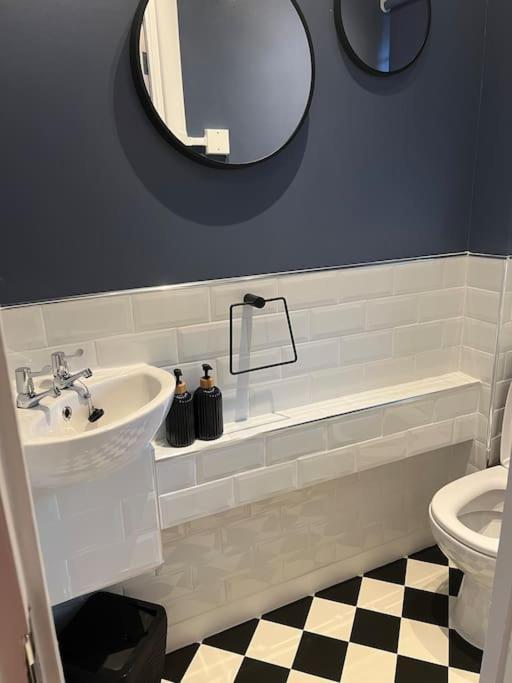 Flat In White - Westfield * London