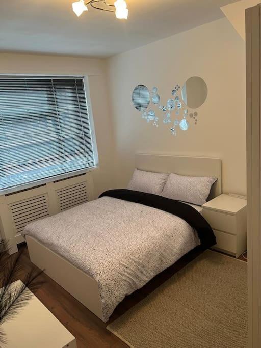 Flat In White - Westfield Londres