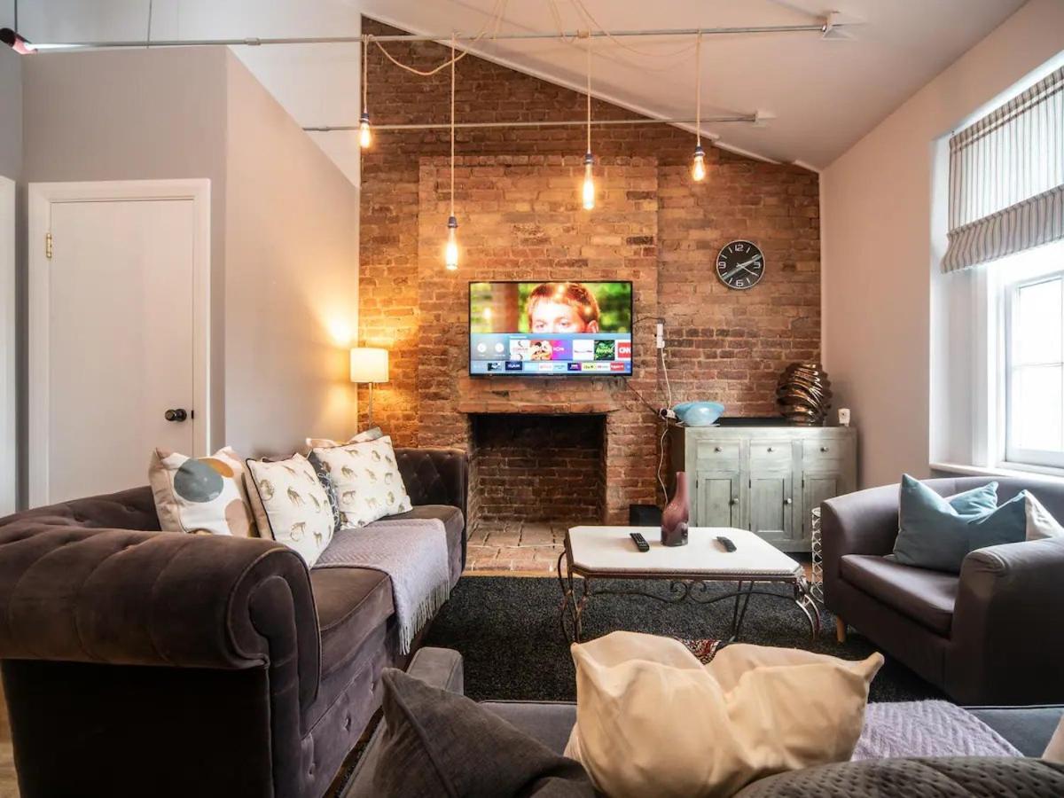 Appartement Pass The Keys A Vibrant Characterful Mews House With Air Con