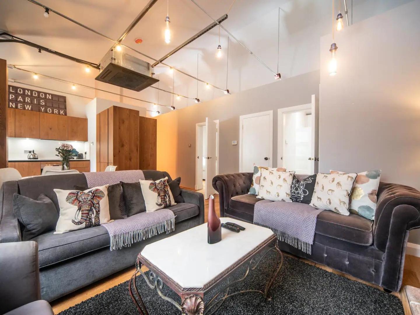 Appartement Pass The Keys A Vibrant Characterful Mews House With Air Con