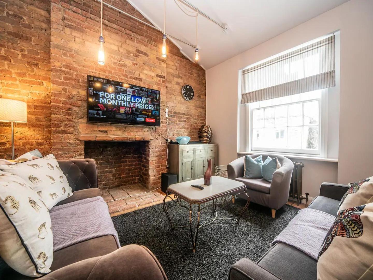 Pass The Keys A Vibrant Characterful Mews House With Air Con Appartement