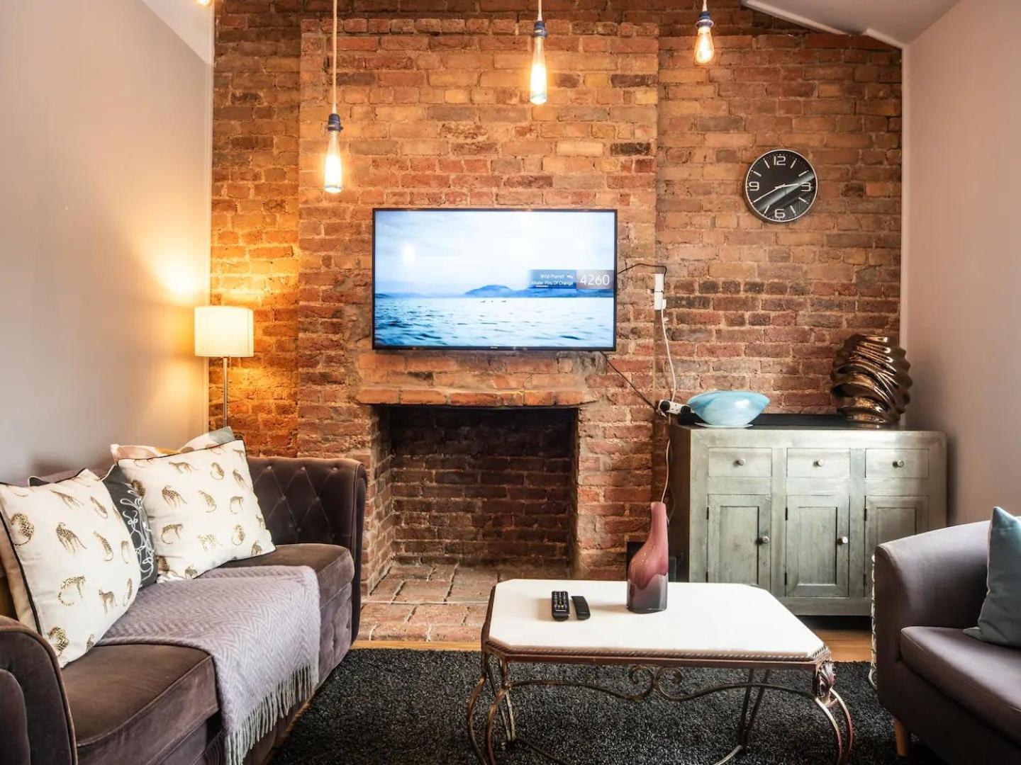 Pass The Keys A Vibrant Characterful Mews House With Air Con Londres
