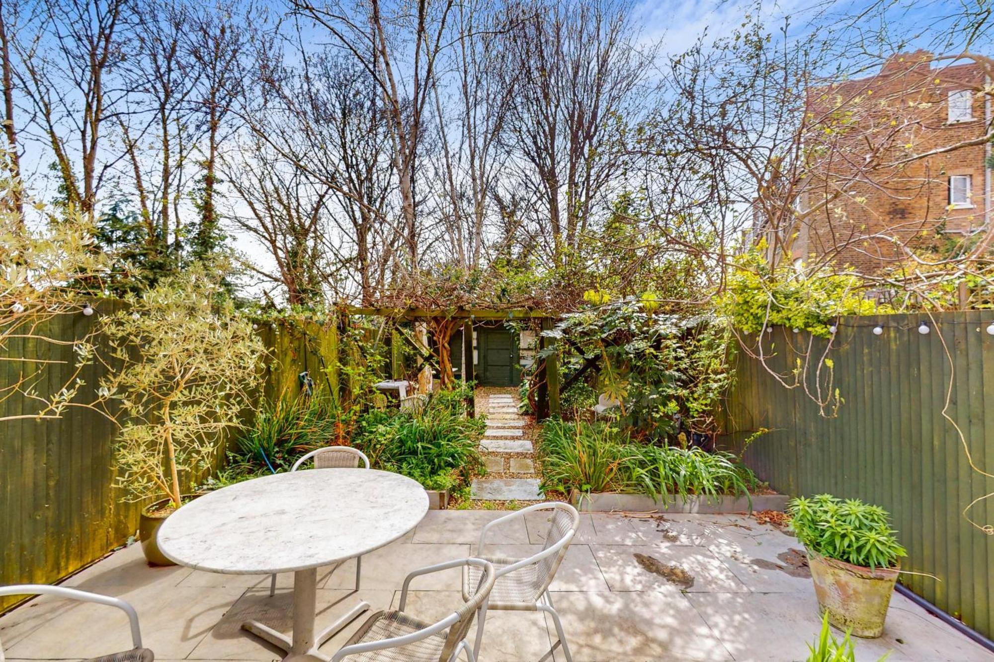 1 Bed Maisonette With Garden - 1 Min To Station Share Save Londres