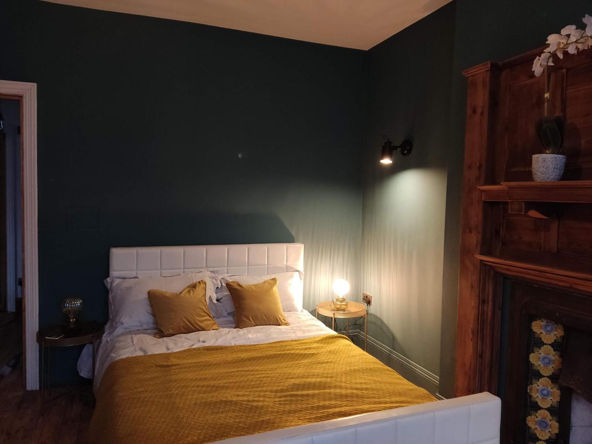 Remarkable 7-bed House In * Londres