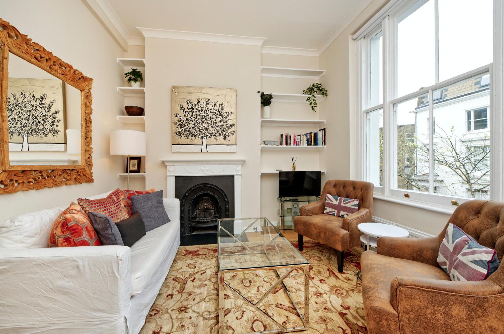 Elegant Earl's Court Flat By Underthedoormat *