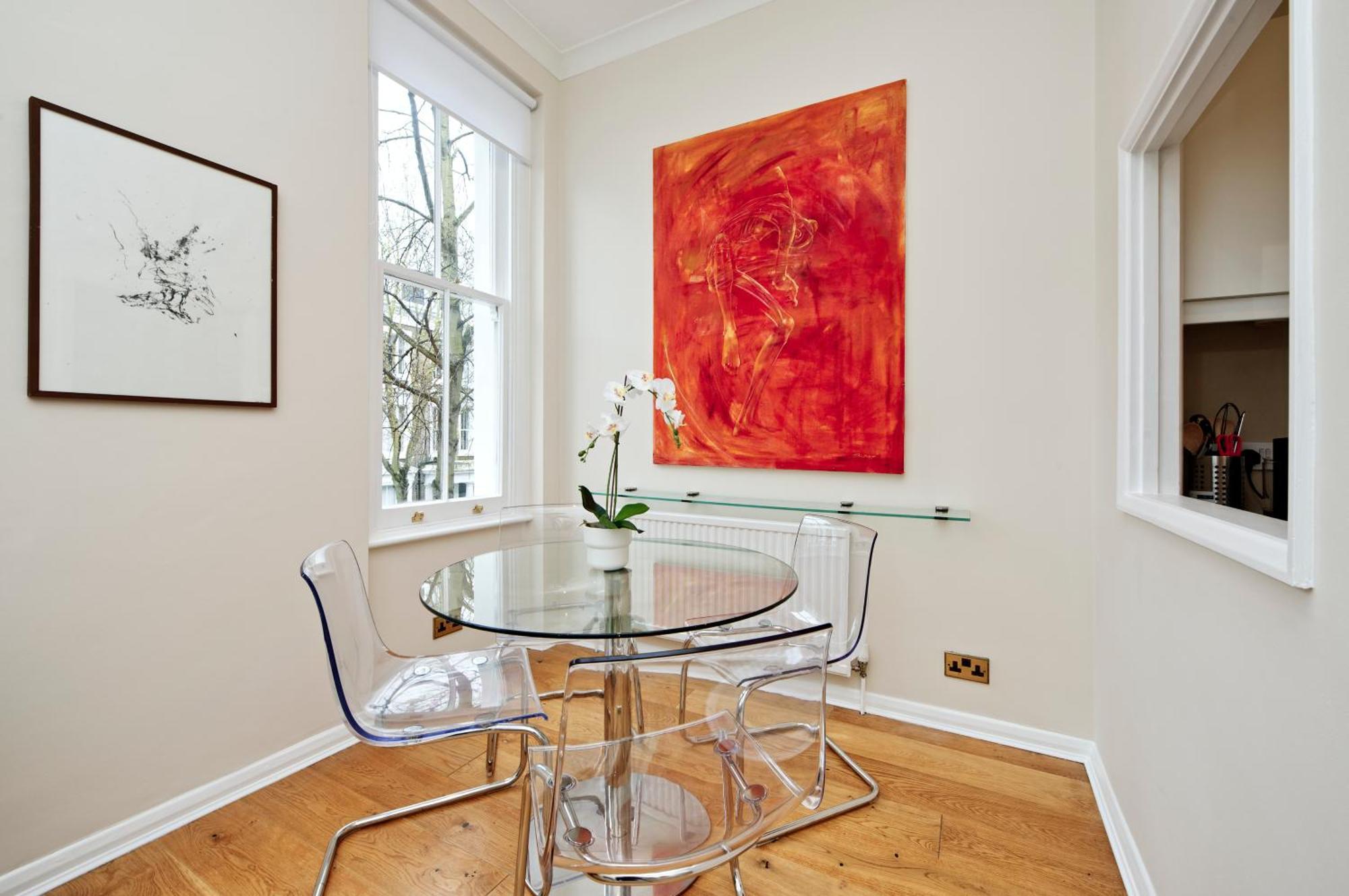 Elegant Earl's Court Flat By Underthedoormat