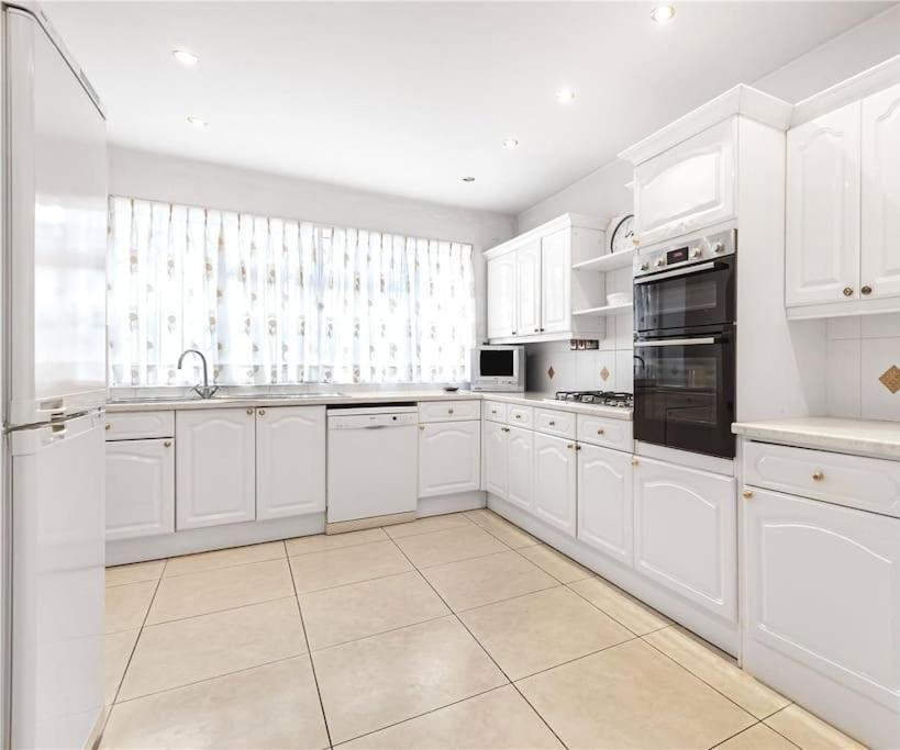 Appartement Large 5 Bedroom House In Finchley *