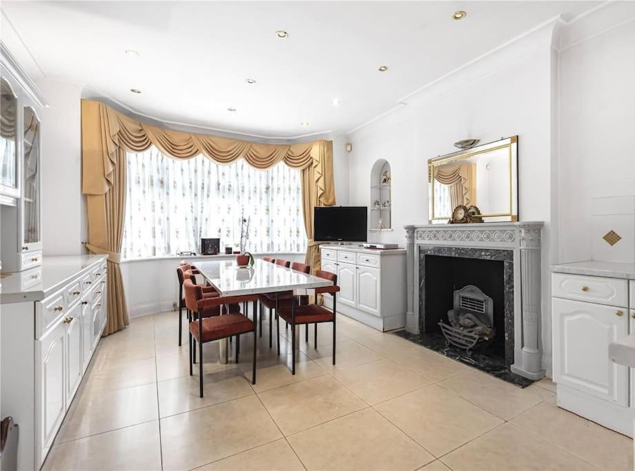 Apartamento Large 5 Bedroom House In Finchley Londres