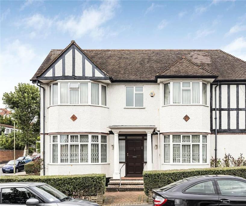 Large 5 Bedroom House In Finchley Appartement