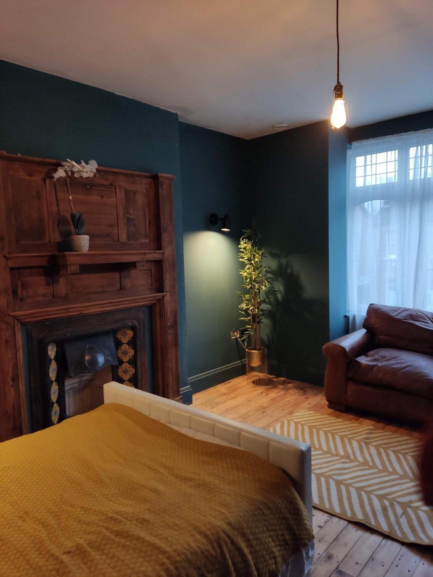 Remarkable 7-bed House In * Londres