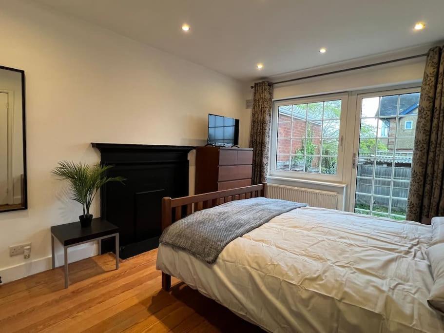 3 Bed Luxury House, 10 Min Walk To Underground Hébergement de vacances Londres
