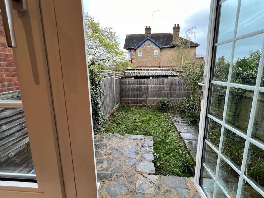 3 Bed Luxury House, 10 Min Walk To Underground Holiday home London