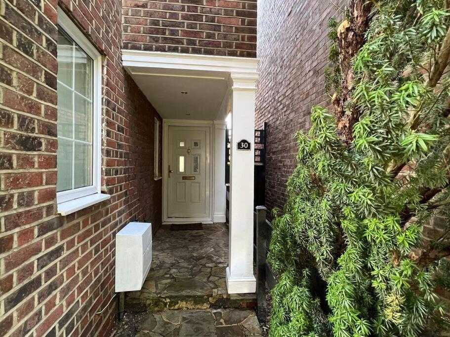 3 Bed Luxury House, 10 Min Walk To Underground * London