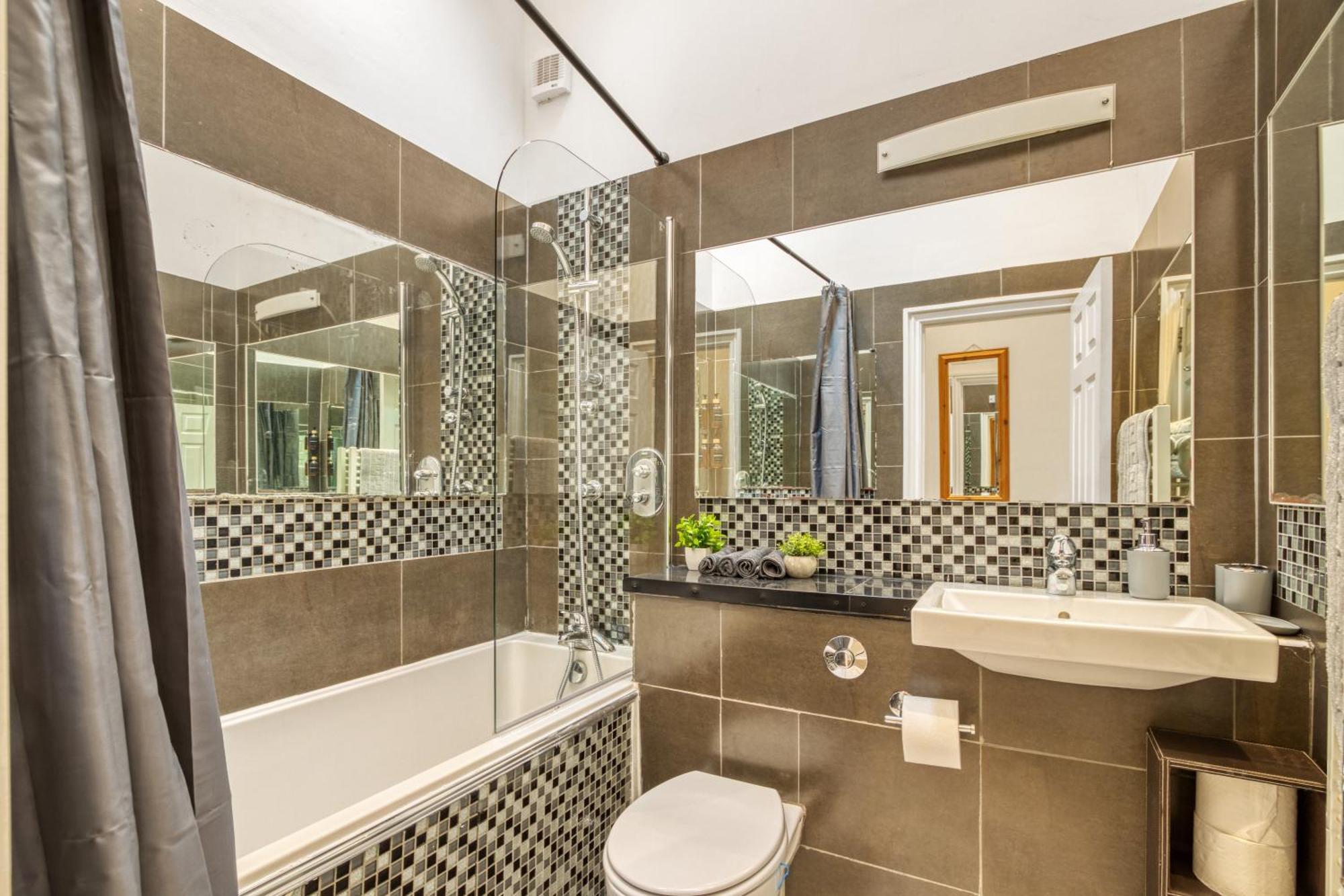Vibrant 2-bed By Bow * Londres
