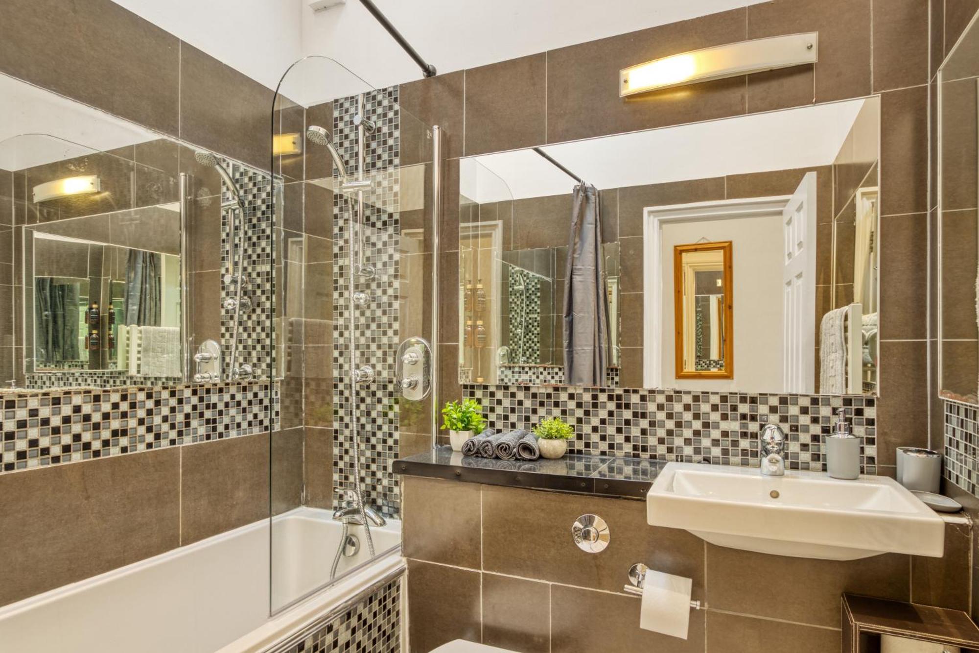 Vibrant 2-bed By Bow Apartamento *