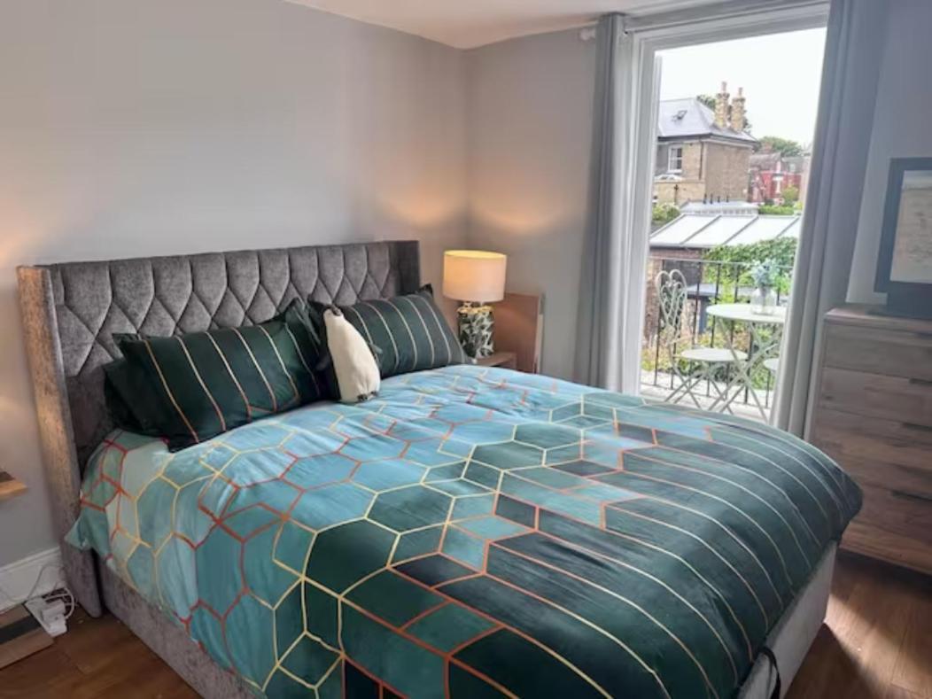 With Balcony Overlooking A Garden Londres