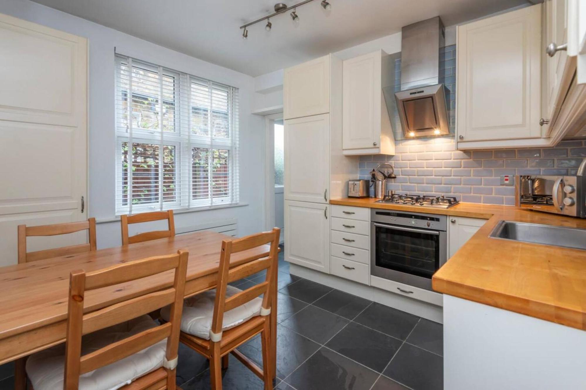 Ground Floor - Private Garden Appartement *