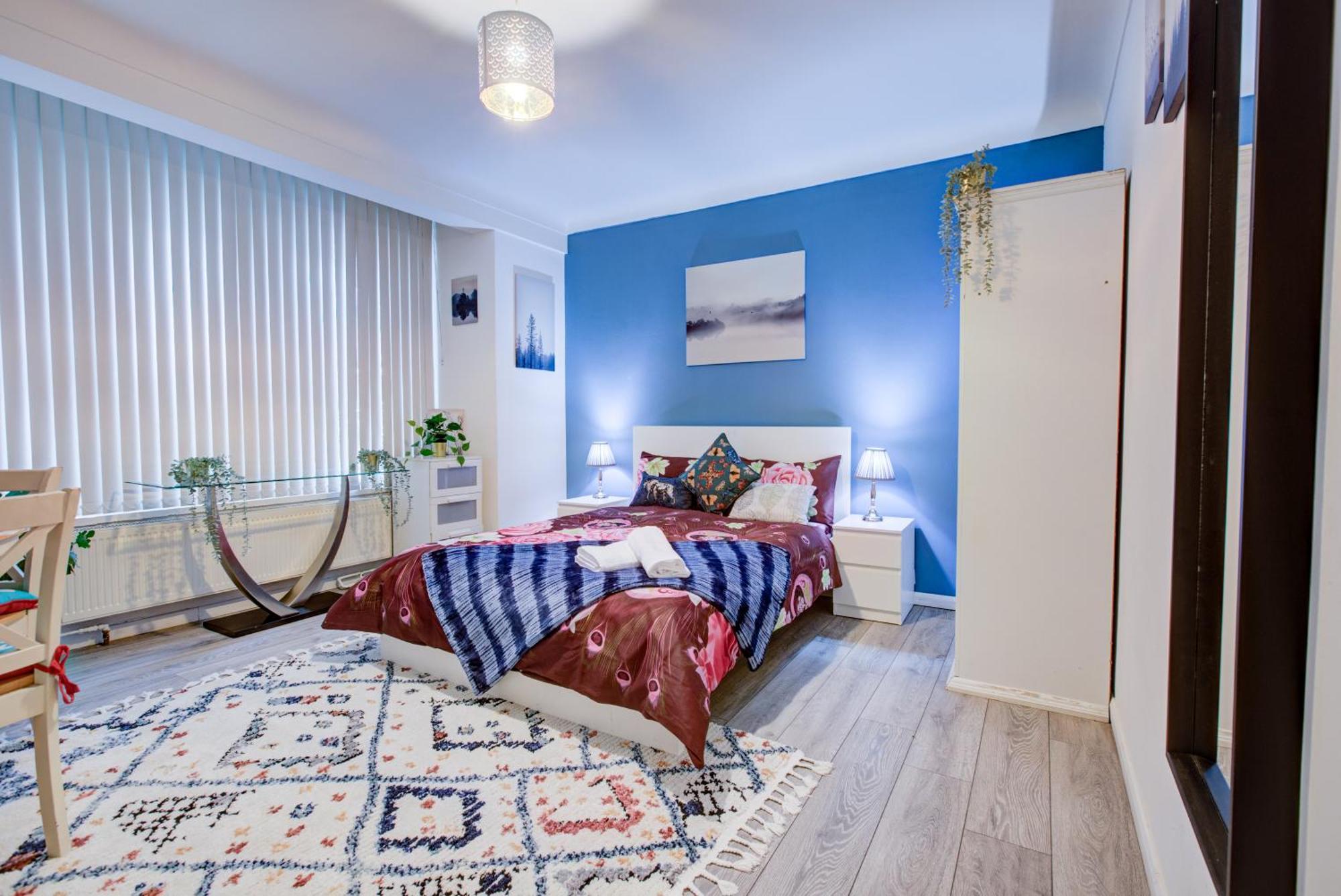 Lovely 2- Bedroom In