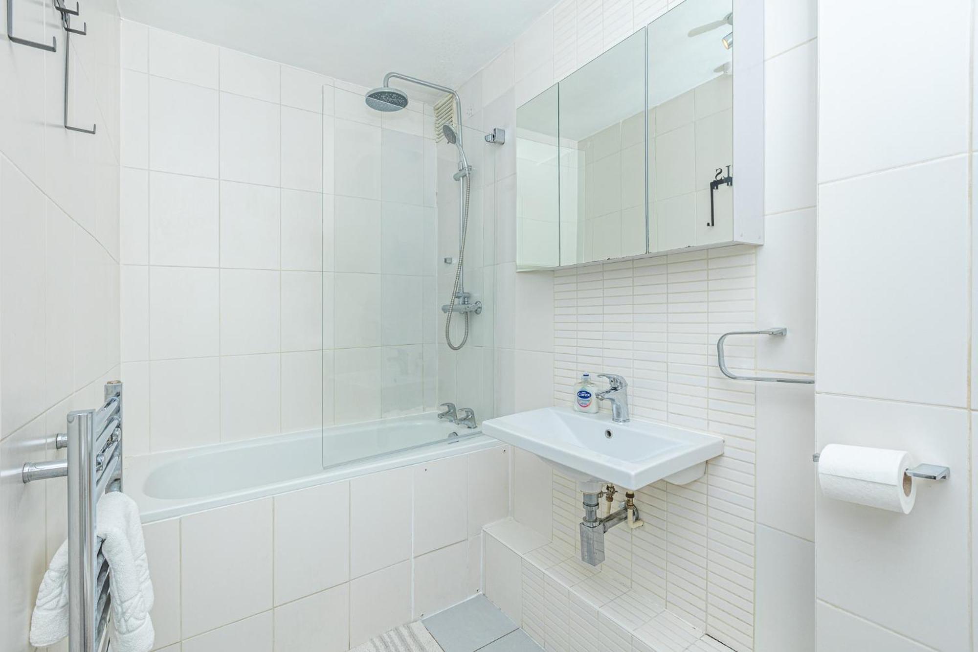 2br Balcony, Battersea, 5min Clapham Junction St *