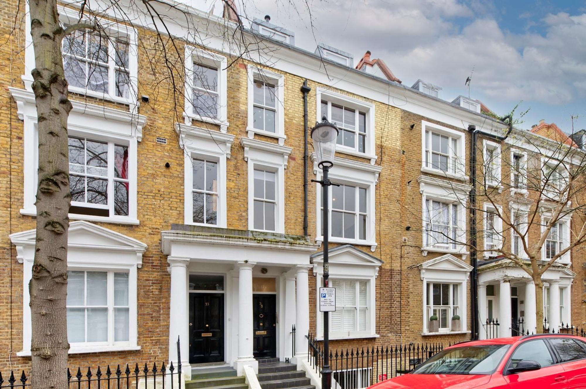 Elegant Earl's Court Flat By Underthedoormat