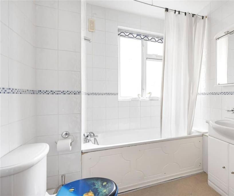Large 5 Bedroom House In Finchley Apartamento