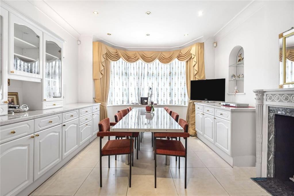 Large 5 Bedroom House In Finchley Londres