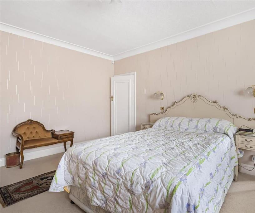 Large 5 Bedroom House In Finchley Appartement